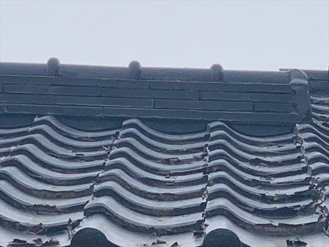 塗膜の剥がれたセメント瓦屋根